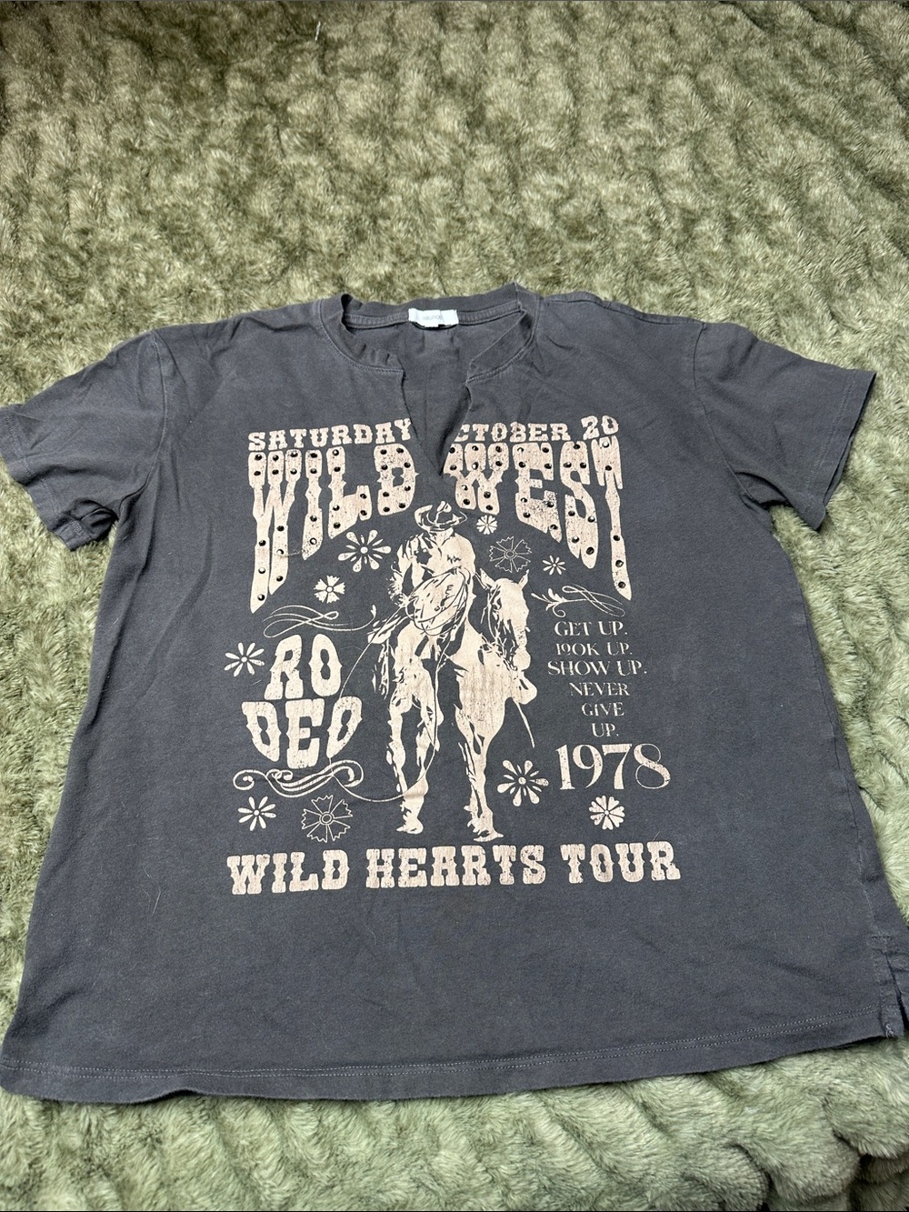 Maurices Black Short Sleeve Wild Hearts Tour Graphic Tee